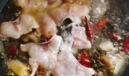 酸菜鱼的做法视频,酸爽开胃，营养满分